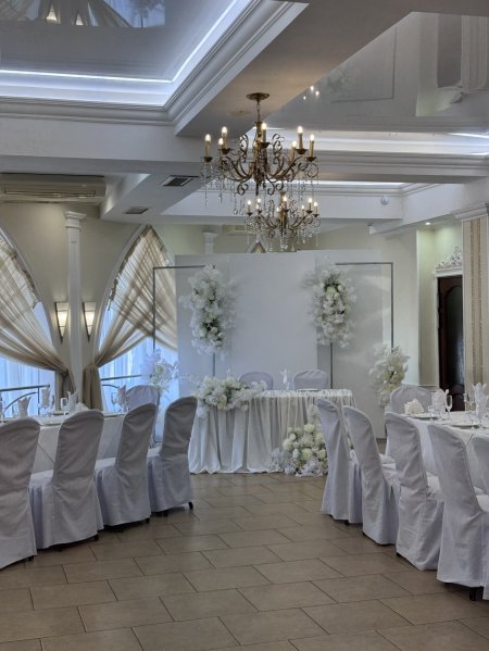 Banquet hall for up to 100 guests